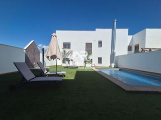 Lloguer Pis  Herrerias. Piso a estrenar con piscina, solárium y garaje  alquiler de larg