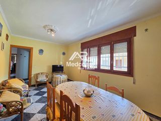 Appartement  Pi y margall. Amplio piso de 4 dormitorios en garrucha, a 300 metros de la pla