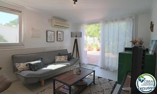 Casa a Cap Ras - Creus - Falconera. Amplia villa al canal con amarre de 12 m, con apartamento invita