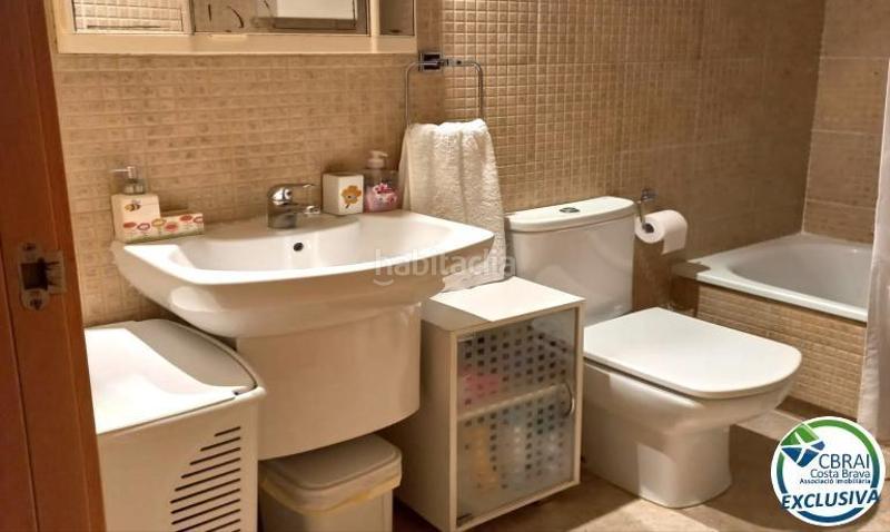 Foto a3fb7fd8-dfdb-4021-b4cc-4dc2127228f8. Apartamento  bajo con parking y piscina comunitaria en Empuriabrava