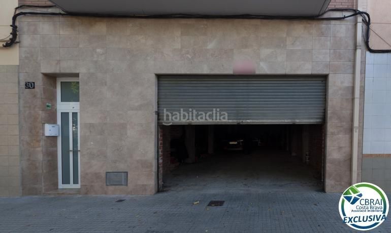 Foto ad576e7b-3788-44f3-bff3-1a75b6778623. Local comercial a Centre Roses