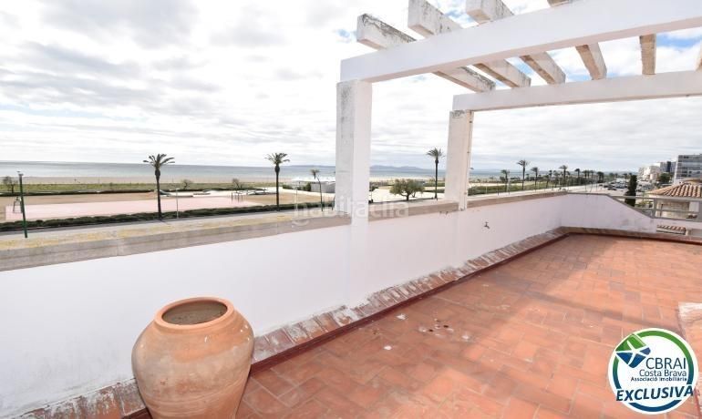 Foto 093770a2-e4a5-4c92-8cb8-5e217513f658. Edifici a Salins - Cavall de Mar Empuriabrava
