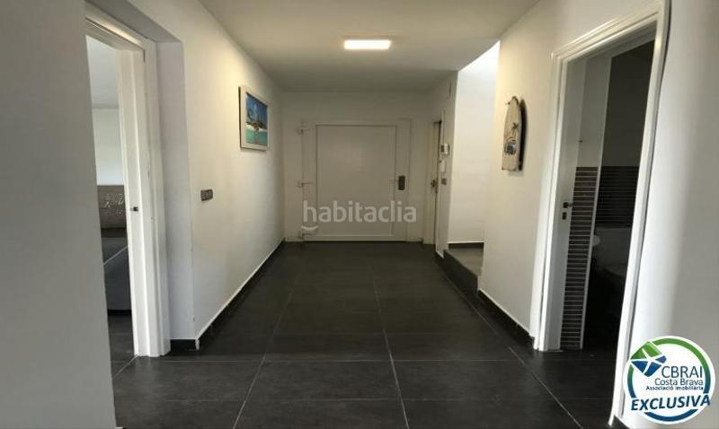 Foto 4c281a49-e248-4af9-bfaf-486f9480e261. Casa encantadora casa renovada en urbanización tranquila en Roses