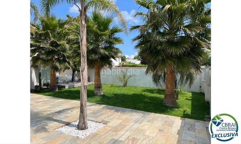 Foto 12568093-9abe-4488-a55e-bb95fd013208. Casa con parcheggio piscina in Cap Ras - Creus - Falconera Empuriabrava