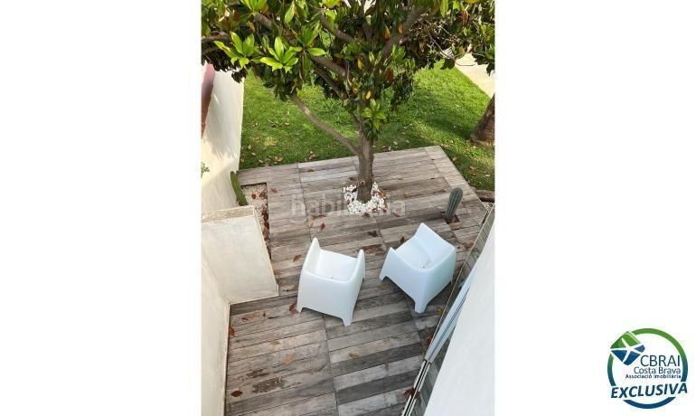 Foto 3f96d295-af03-464f-a708-e7564c7f79b0. Casa amb calefacció aparcament piscina a Cap Ras - Creus - Falconera Empuriabrava