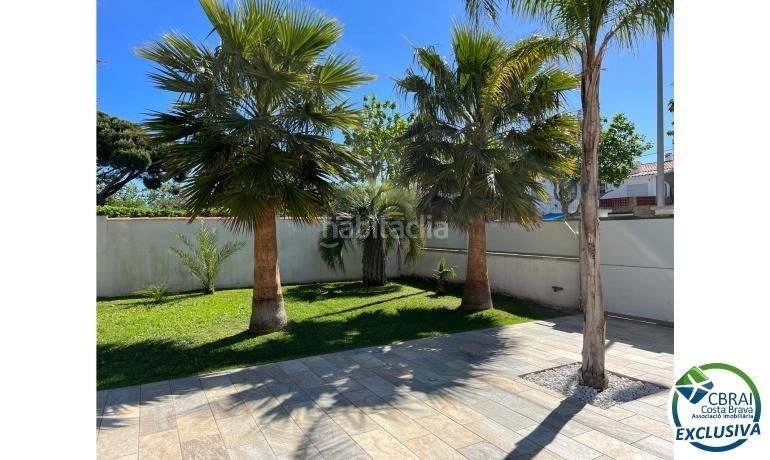 Foto 58a76577-7d30-48cb-82fe-c1cb900af0e8. Casa amb calefacció aparcament piscina a Cap Ras - Creus - Falconera Empuriabrava