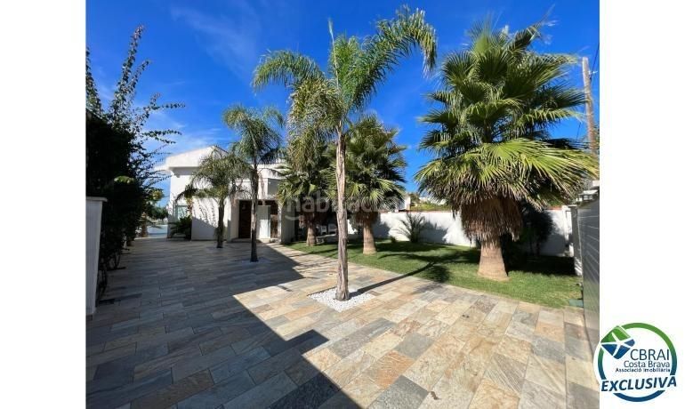 Foto cf05c1d6-9029-44a0-9658-2dce147c84c3. Casa amb calefacció aparcament piscina a Cap Ras - Creus - Falconera Empuriabrava