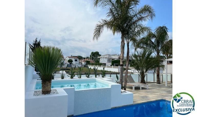 Foto e3b3293b-1301-4248-be1c-817692385b66. Casa amb calefacció aparcament piscina a Cap Ras - Creus - Falconera Empuriabrava