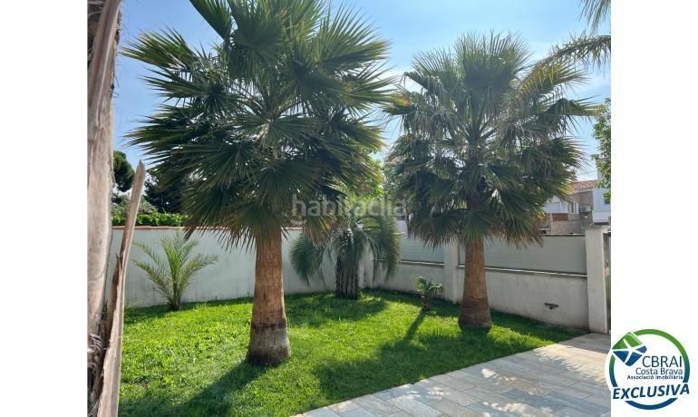 Foto e67a7589-f322-4cef-a7bb-2af5f95872e5. Casa amb calefacció aparcament piscina a Cap Ras - Creus - Falconera Empuriabrava