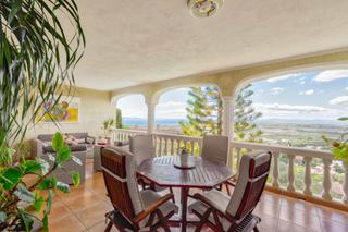 Casa en Nord. Hermosa casa con vistas al mar y a la bahía