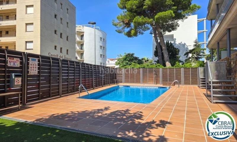 Foto 030488ba-4ad9-4c1f-9193-d214d48c8635. Apartamento  en Salatar con vista parcial al mar, gran terraza y aparcamiento privado. en Roses