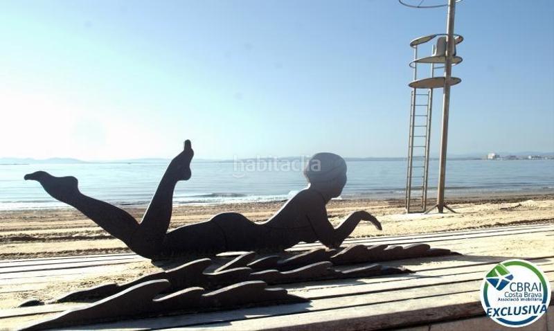 Foto 46ee3dd2-8d36-4520-adbf-14948416cdcd. Apartamento  en Salatar con vista parcial al mar, gran terraza y aparcamiento privado. en Roses