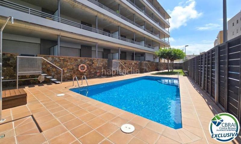 Foto df913bd3-569c-408b-a27b-91a375de71f6. Apartamento  en Salatar con vista parcial al mar, gran terraza y aparcamiento privado. en Roses