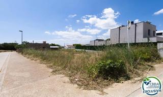 Terreny residencial a Nord. Parcela edificable en tranquila urbanización de roses. buena opo