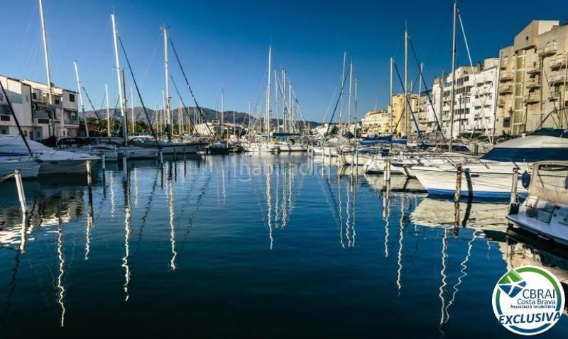 Foto 51e462c3-8a66-407c-97cd-e0bef12e241d. Apartamento port moxó apartamento con vistas al canal, amarre para velero y parking exterior privado. en Empuriabrava
