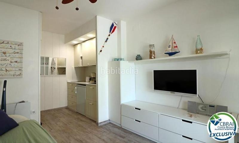 Foto c8a28d04-0d72-4e29-8aee-912b616727fb. Casa  con gran terraza al sur adosada ubicada en la zona de Sant Maurici en Empuriabrava