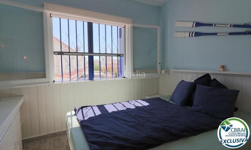Foto f3534135-6d01-43cf-b6be-5bdcb4fd7f06. Casa  con gran terraza al sur adosada ubicada en la zona de Sant Maurici en Empuriabrava