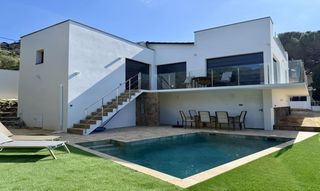 Casa a Calle de navarra 33. Villa reformada con licencia tur�stica