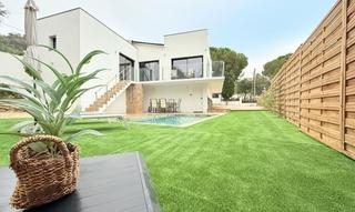 Casa en Nord. Villa reformada con licencia turística