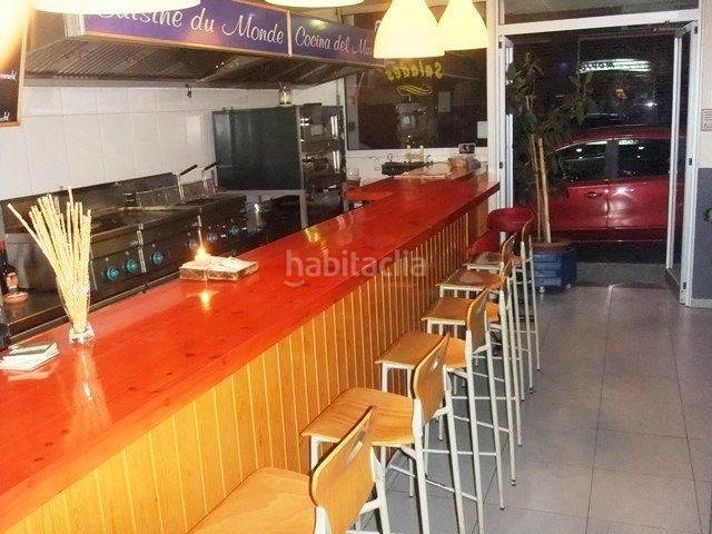Foto 74f75a29-a035-48f0-9676-57af6b111b9f. Alquiler local comercial bar restaurante muy centrico en Roses