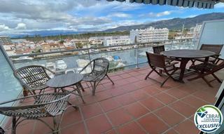 Apartament a Santa Margarida. Magnifico ático con 80 m2 de terrazas con espectaculares vistas.