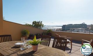 Apartament a Passeig maritim 31. Ático en 1º línea con solárium, preciosas vistas y licencia turí
