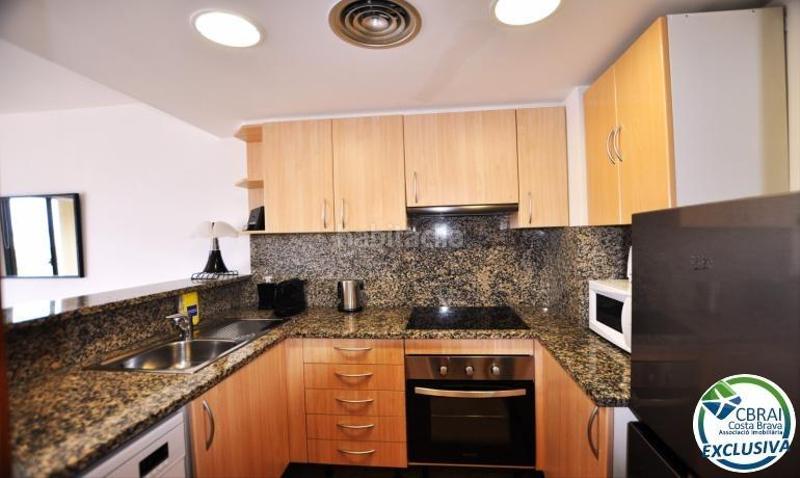 Foto 04a1c3f5-b2a5-47e6-a850-fddbbcdfb659. Apartamento ático en 1 línea con solárium, preciosas vistas y licencia turística. en Roses