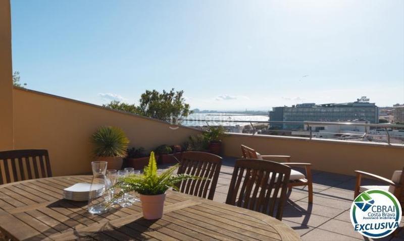 Foto 1505743b-847d-4f4c-b1ab-aa2fda1047ea. Apartamento ático en 1 línea con solárium, preciosas vistas y licencia turística. en Roses