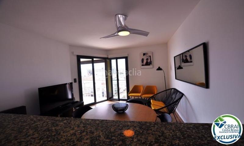 Foto 19516817-32a6-4927-b3d8-913440cdca69. Apartamento ático en 1 línea con solárium, preciosas vistas y licencia turística. en Roses