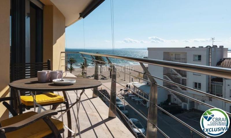 Foto 498a97db-df6d-4ddf-acda-aa852f6e976c. Apartamento ático en 1 línea con solárium, preciosas vistas y licencia turística. en Roses