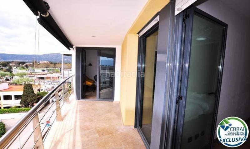 Foto 53cbafae-d11d-4b38-b03e-7ac398920ab5. Apartamento ático en 1 línea con solárium, preciosas vistas y licencia turística. en Roses
