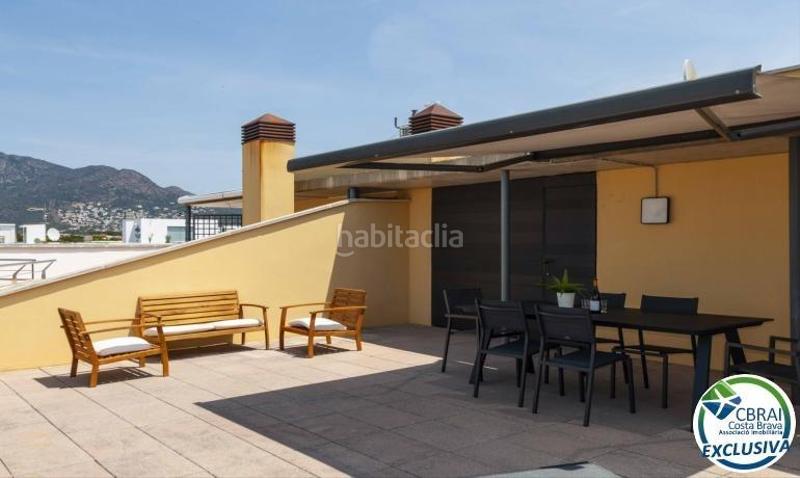 Foto 8fd96061-e2f9-4ecb-bf3d-a79b722ecb46. Apartamento ático en 1 línea con solárium, preciosas vistas y licencia turística. en Roses