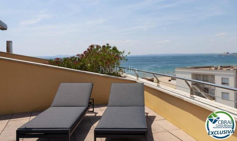Foto a49e6033-ec51-4c15-a1c8-a99b45c9dd8e. Apartamento ático en 1 línea con solárium, preciosas vistas y licencia turística. en Roses