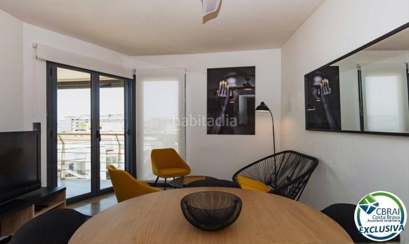 Foto afeb4358-d44d-4266-bddf-e805d1565e90. Apartamento ático en 1 línea con solárium, preciosas vistas y licencia turística. en Roses