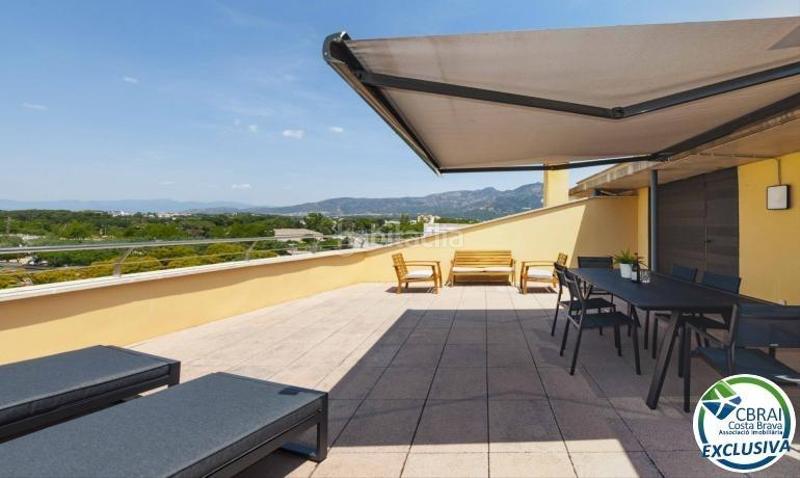 Foto ca30fe20-8d19-494d-9a8f-32b45384508a. Apartamento ático en 1 línea con solárium, preciosas vistas y licencia turística. en Roses