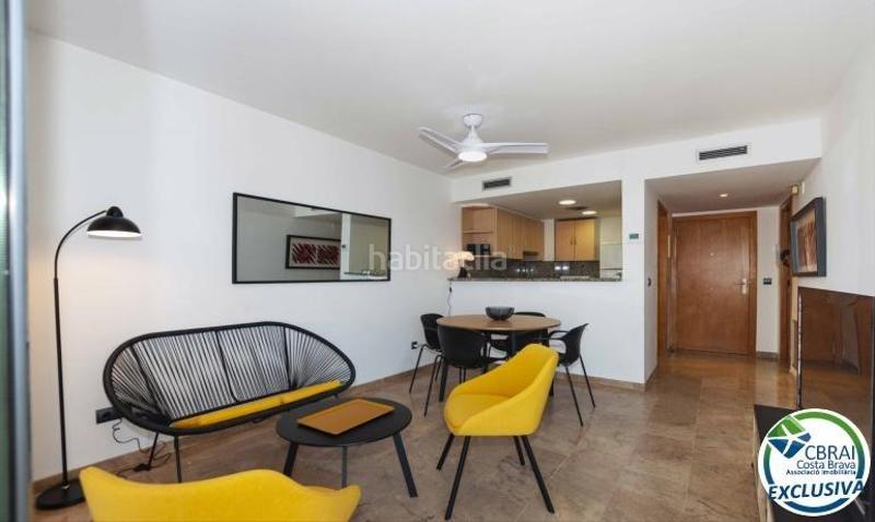 Foto cc5da989-6e6e-4c41-9de8-523d1394eb91. Apartamento ático en 1 línea con solárium, preciosas vistas y licencia turística. en Roses