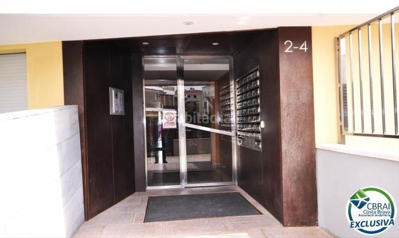 Foto ff7d9218-75af-47e4-8cec-8f7c7f8f298f. Apartamento ático en 1 línea con solárium, preciosas vistas y licencia turística. en Roses