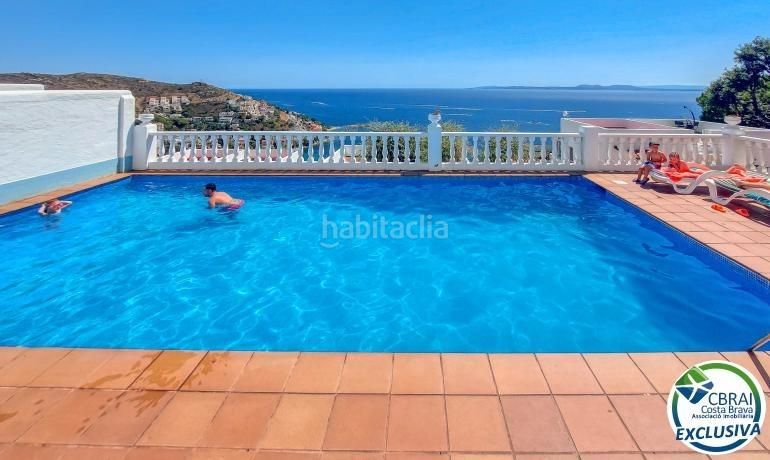 Foto 6a758565-1bdb-47a0-8e36-2608a7edf3b6. Casa amb piscina a Puig Rom-Canyelles-Almadrava Roses