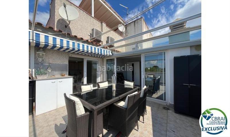 Foto 787ff539-85a9-4df7-bfff-93b7bbc6996c. Apartamento atico en venta 2 habitaciones gran terraza y parking subterraneo. en Empuriabrava