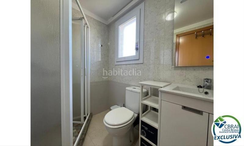 Foto 89d7d2dc-b145-4979-b0a2-d0aae4efe9b3. Apartamento atico en venta 2 habitaciones gran terraza y parking subterraneo. en Empuriabrava
