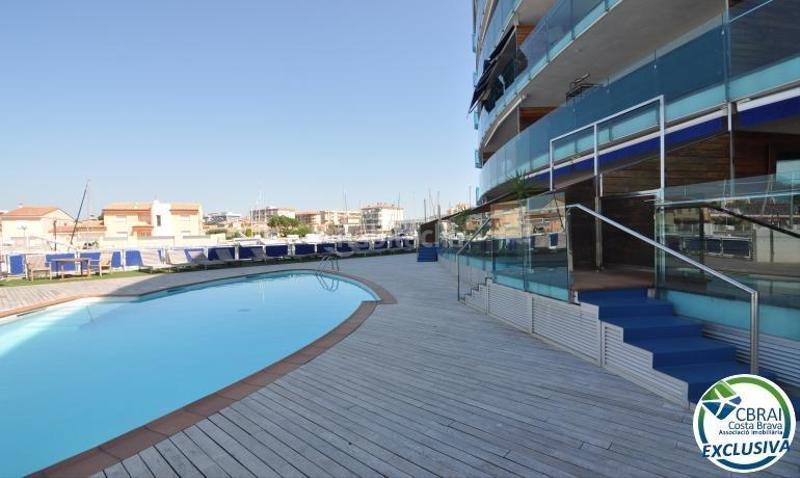 Foto 001e725f-176e-4515-bbba-b68e13915ef6. Apartamento encantador apartamento con licencia turística y vistas al canal en Roses
