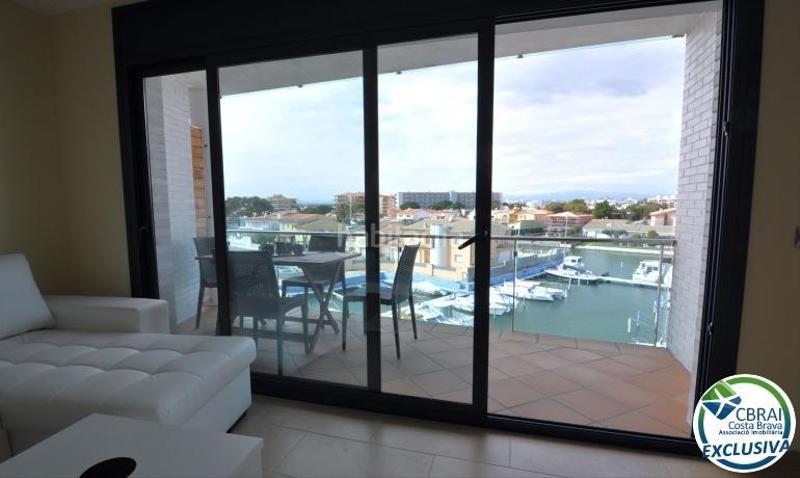 Foto 470a72fc-613f-482d-b193-e1c821db1032. Apartamento encantador apartamento con licencia turística y vistas al canal en Roses