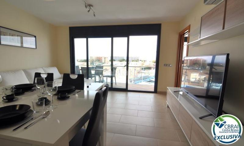 Foto 598d482d-251e-4d07-b960-73773a50ad9f. Apartamento encantador apartamento con licencia turística y vistas al canal en Roses