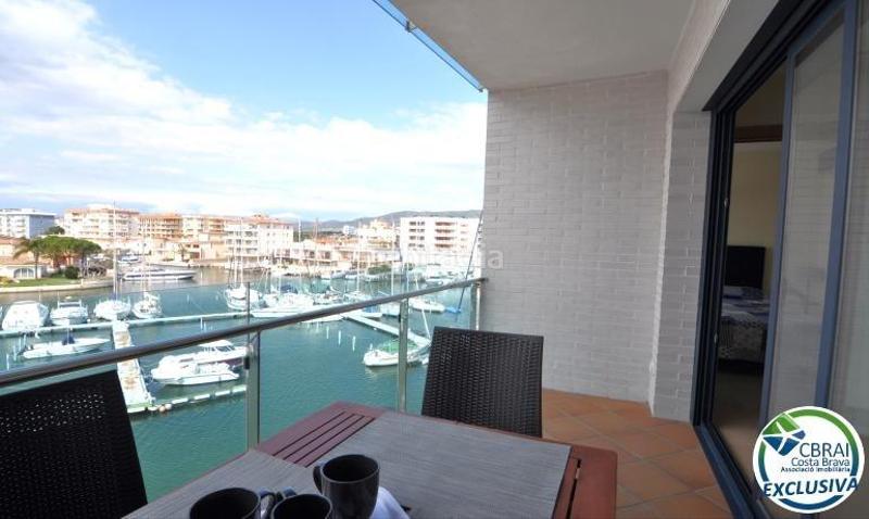 Foto 64c14e18-b41b-47f4-a567-f76811a50123. Apartamento encantador apartamento con licencia turística y vistas al canal en Roses