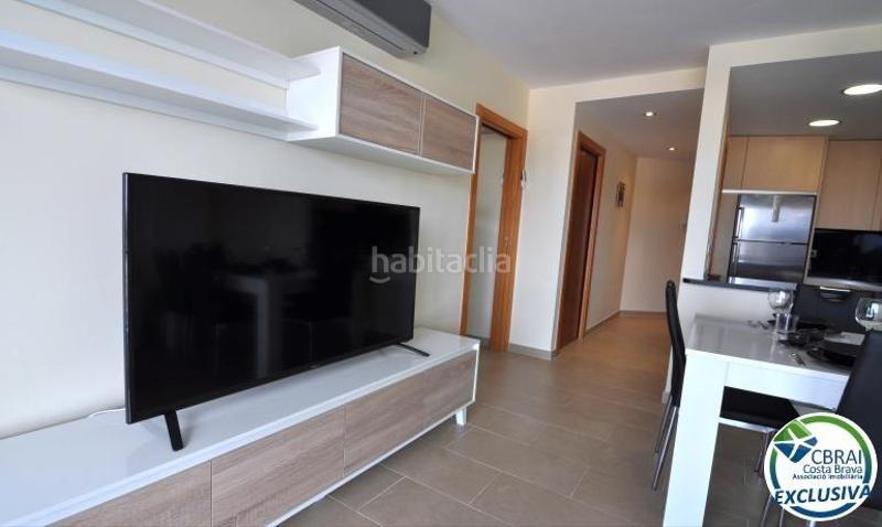 Foto dc836947-eccf-4b2e-a80f-c0b001a2e9f0. Apartamento encantador apartamento con licencia turística y vistas al canal en Roses