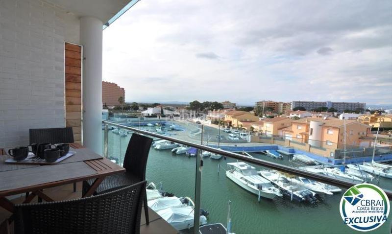Foto ee5a186e-e839-4bd8-8aed-c1dde43cdcf5. Apartamento encantador apartamento con licencia turística y vistas al canal en Roses