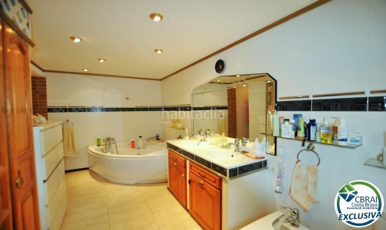 Foto df257234-e5f9-4e2d-b43d-9a38a775c825. Casa amb calefacció aparcament a Nord Roses