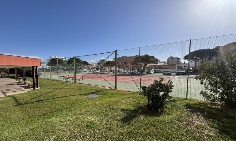 Foto f49babbb-ec9f-4442-be53-613fc4389f5f. Apartament amb aparcament piscina a Santa Margarida Roses