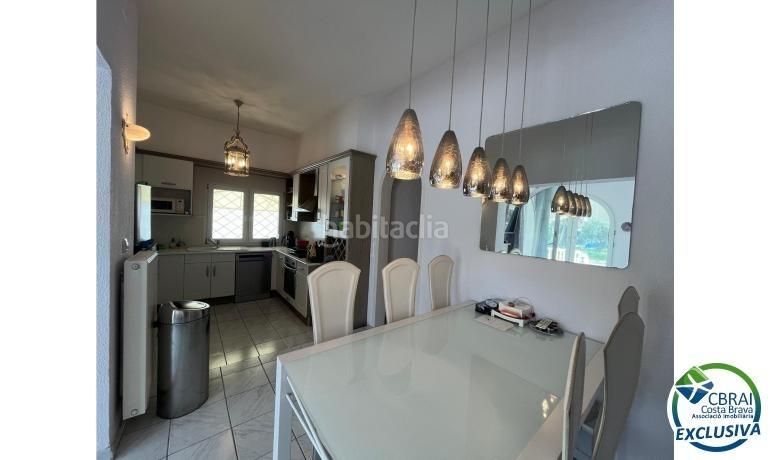 Foto 094b9118-b694-44c1-b53c-b2bf8781c95a. Casa amb calefacció aparcament piscina a Francolí - Freser - Noguera Empuriabrava