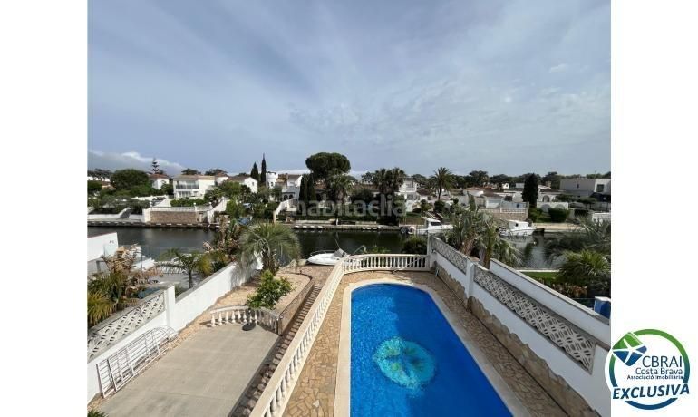 Foto d54b9861-4e38-471d-9a46-5a7a3bee1d71. Casa amb calefacció aparcament piscina a Francolí - Freser - Noguera Empuriabrava